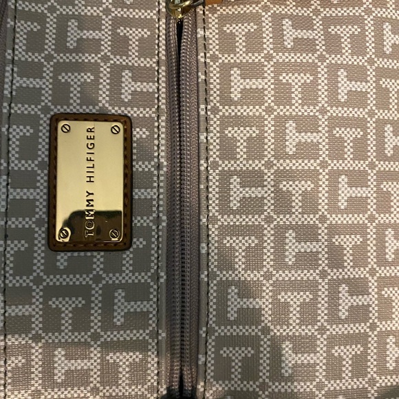 Tommy Hilfiger shoulder purse - Picture 1 of 3
